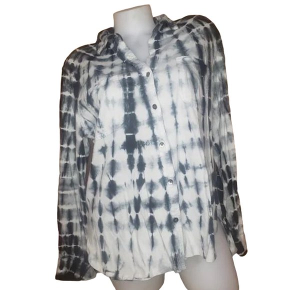Rock & Republic Tops - ROCK & REPUBLIC LONG SLEEVE BLACK & WHITE TIE DYE SHIRT SIZE LARGE